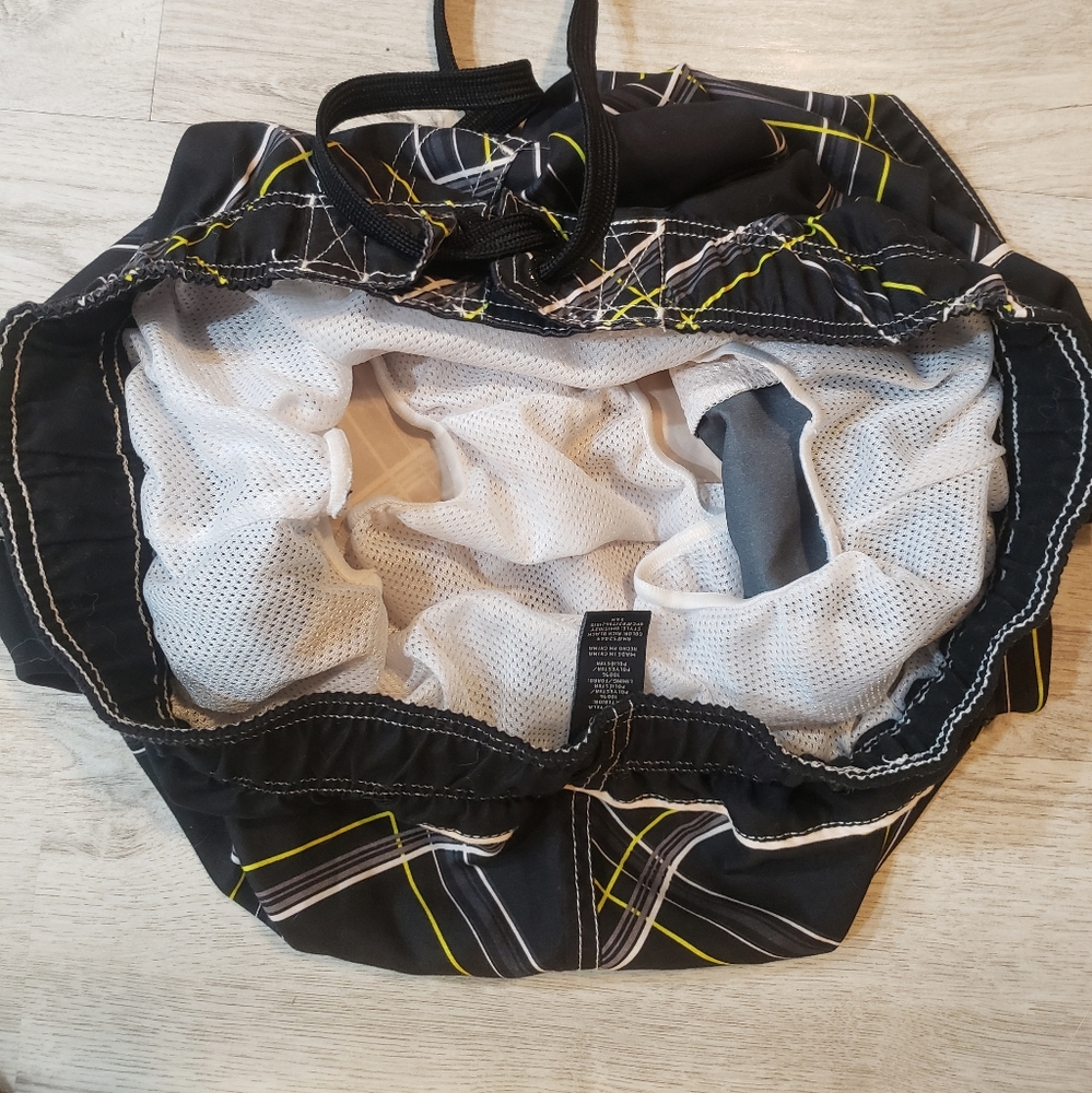 Mens op large swim trunks..Black, yellow, and white. - Picture 5 of 6